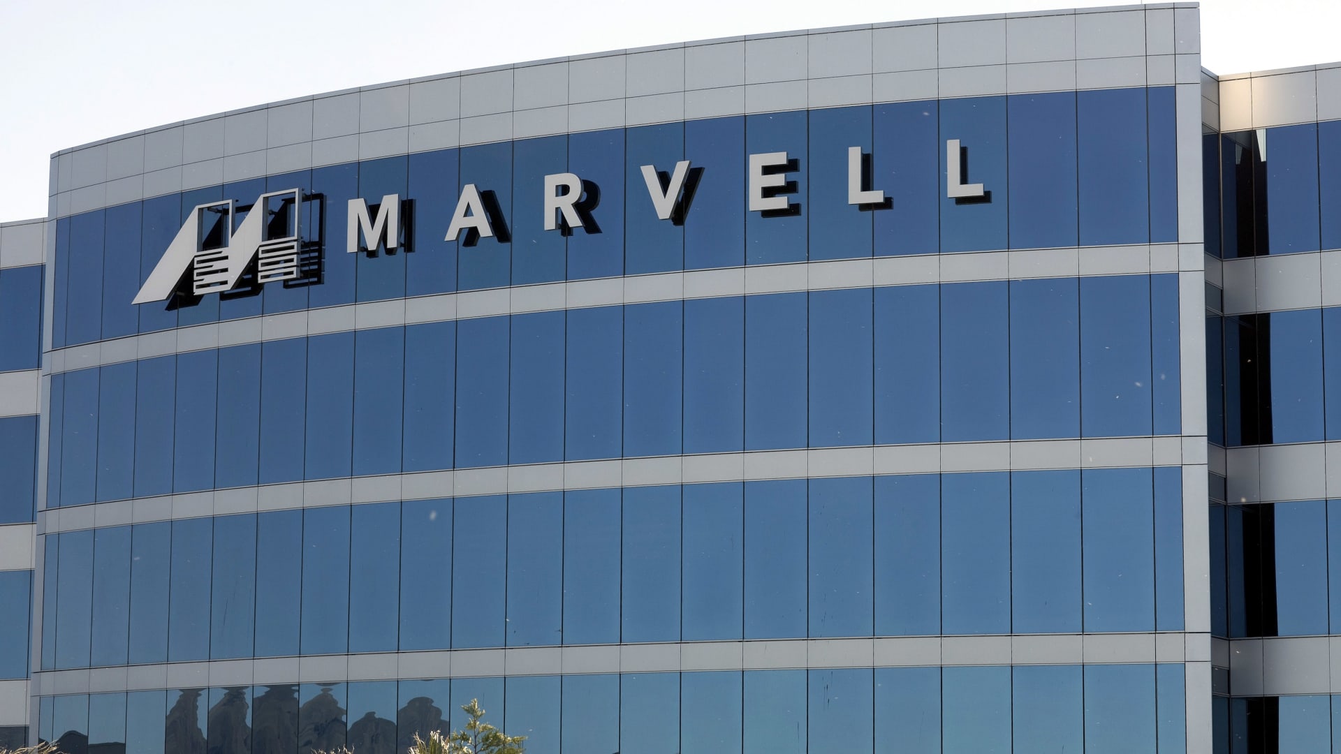 marvell-shares-fall-as-chipmaker-forecasts-downbeat-first-quarter-results-on-weak-enterprise-demand