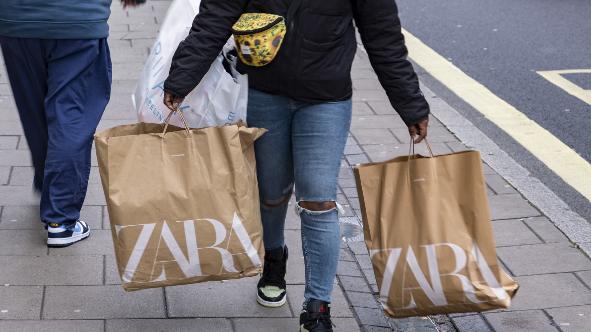 zara-owner-inditex-climbs-to-all-time-high-as-2023-sales-jump-10%