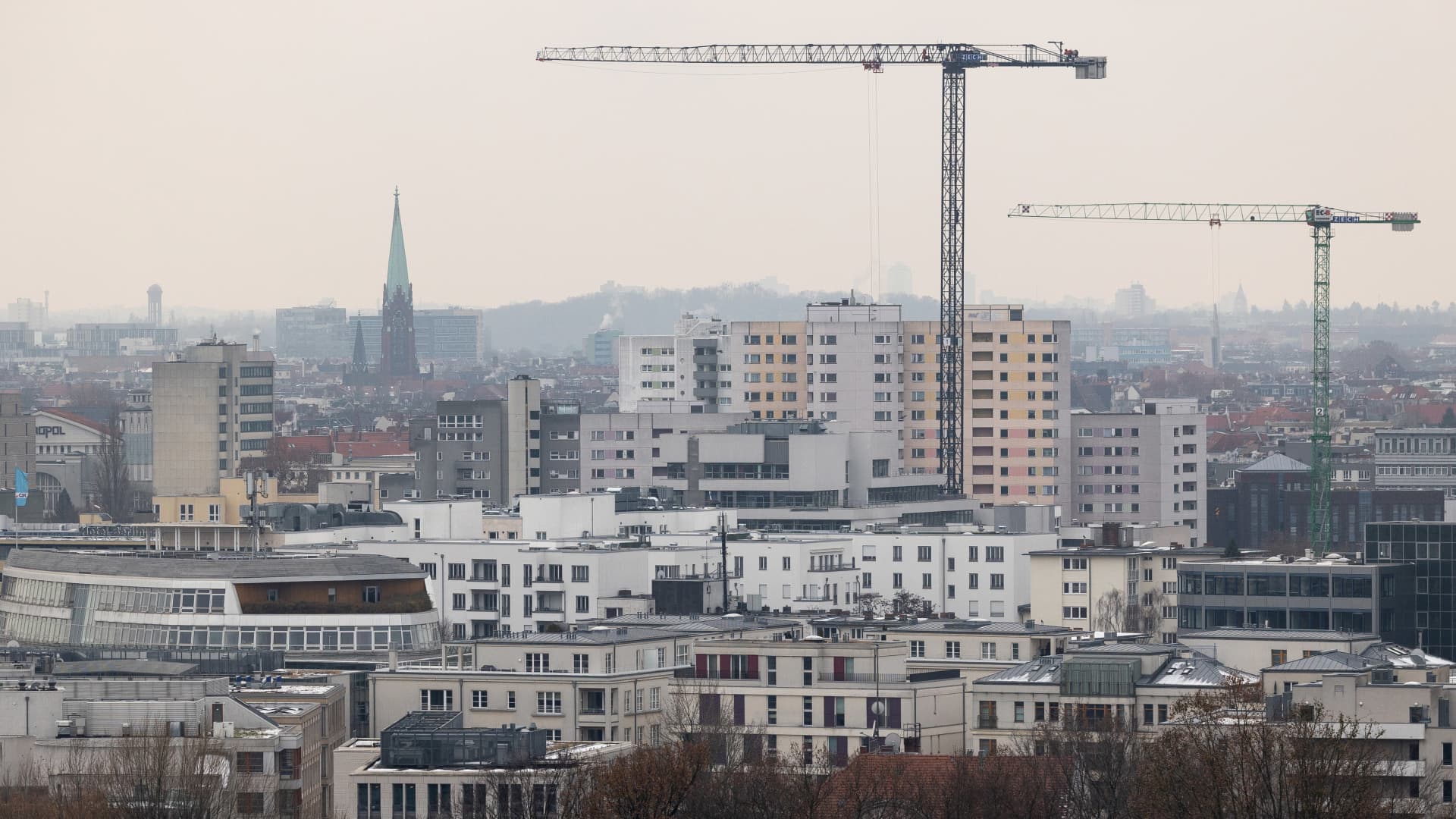 vonovia-falls-5%-after-its-biggest-ever-loss-shines-light-on-germany’s-property-crisis