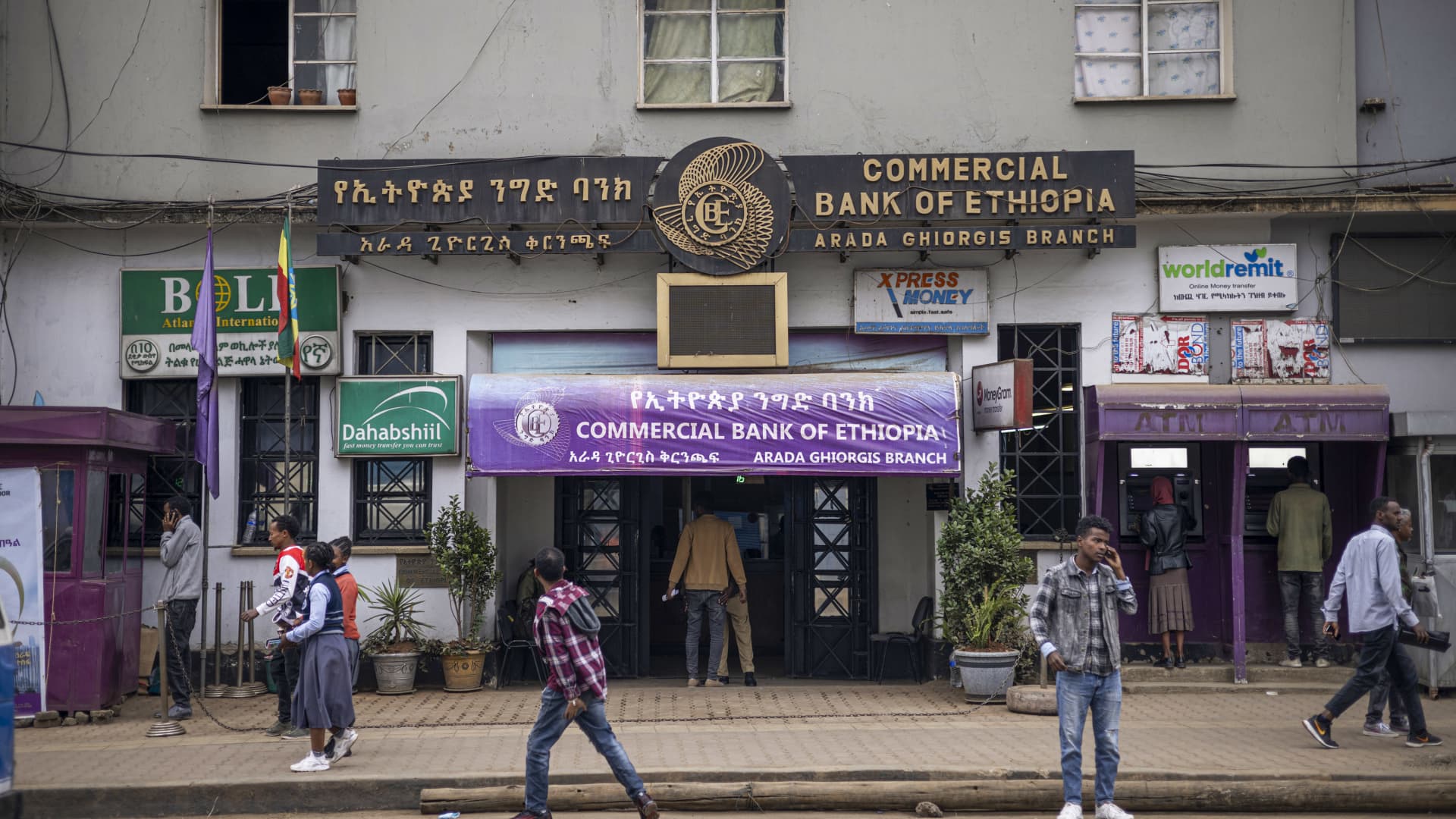 ‘glitch’-at-ethiopia’s-biggest-bank-sees-customers-withdraw-millions-that-isn’t-theirs