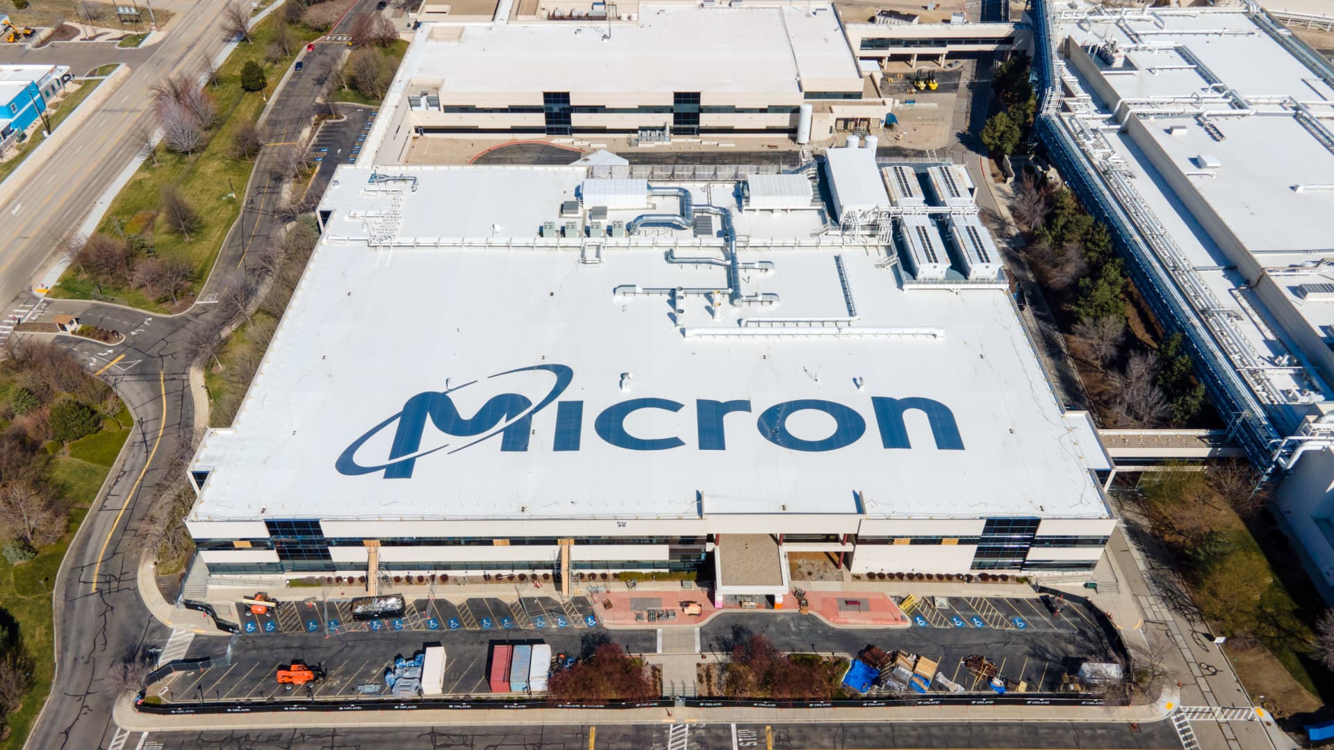 shares-of-micron-pop-14%-on-earnings-beat-driven-by-ai-boom