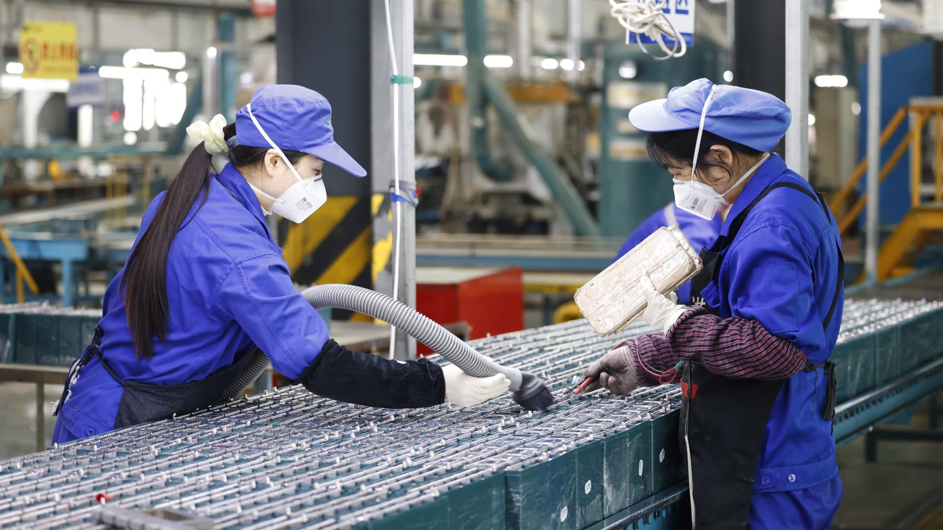 china’s-economy-is-on-track-for-‘strong’-march-performance,-survey-says