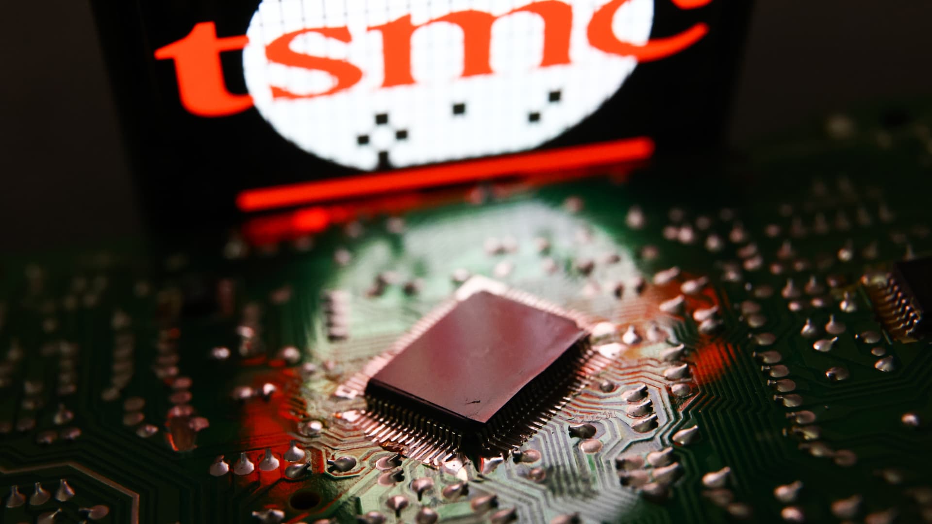 tsmc-posts-fastest-monthly-revenue-growth-since-2022-on-ai-chip-boom