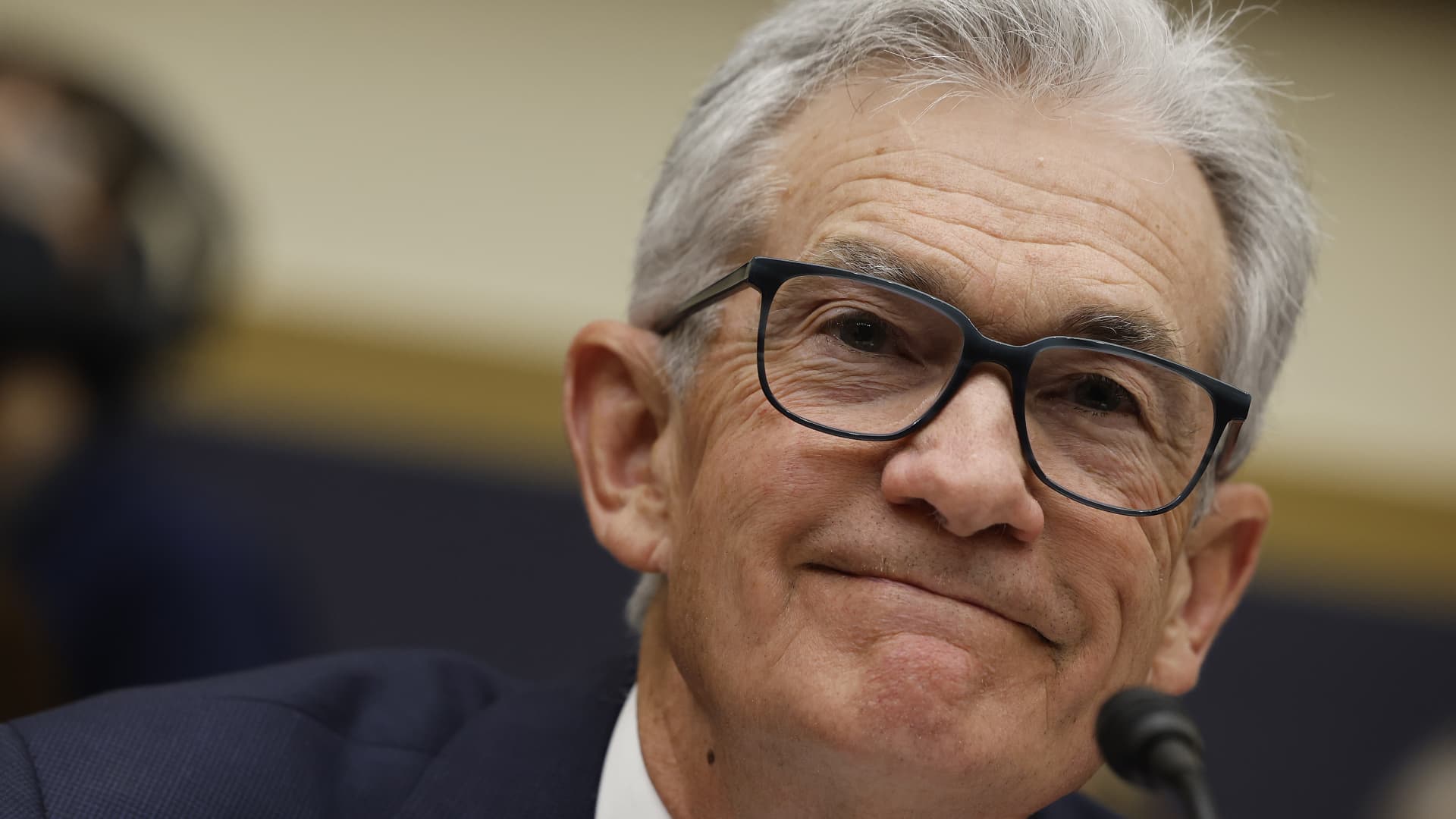 watch-fed-chair-powell-speak-live-during-a-policy-forum-in-washington