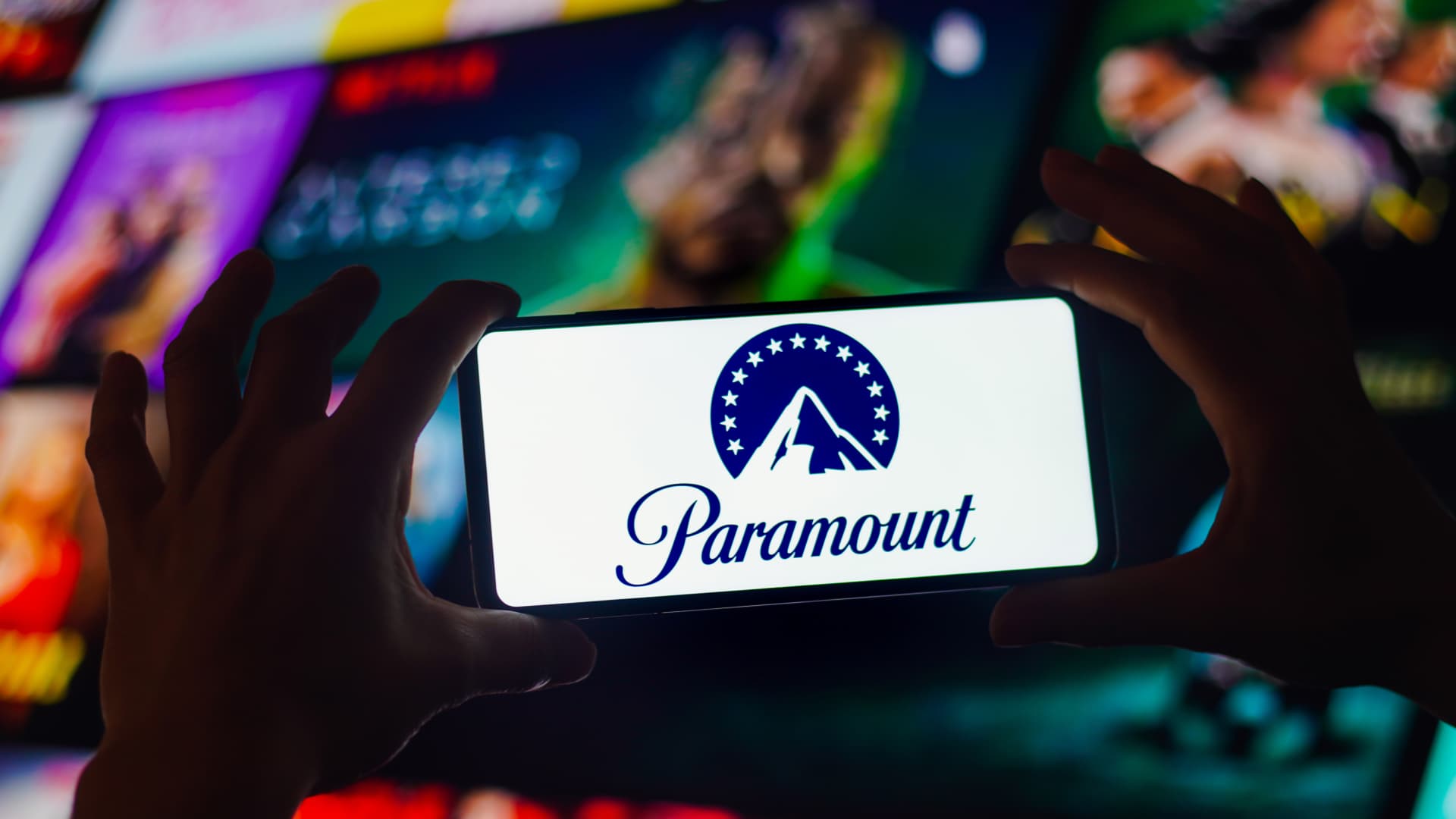 stocks-making-the-biggest-moves-after-hours:-paramount,-nxp-semiconductors,-chegg,-f5-and-more