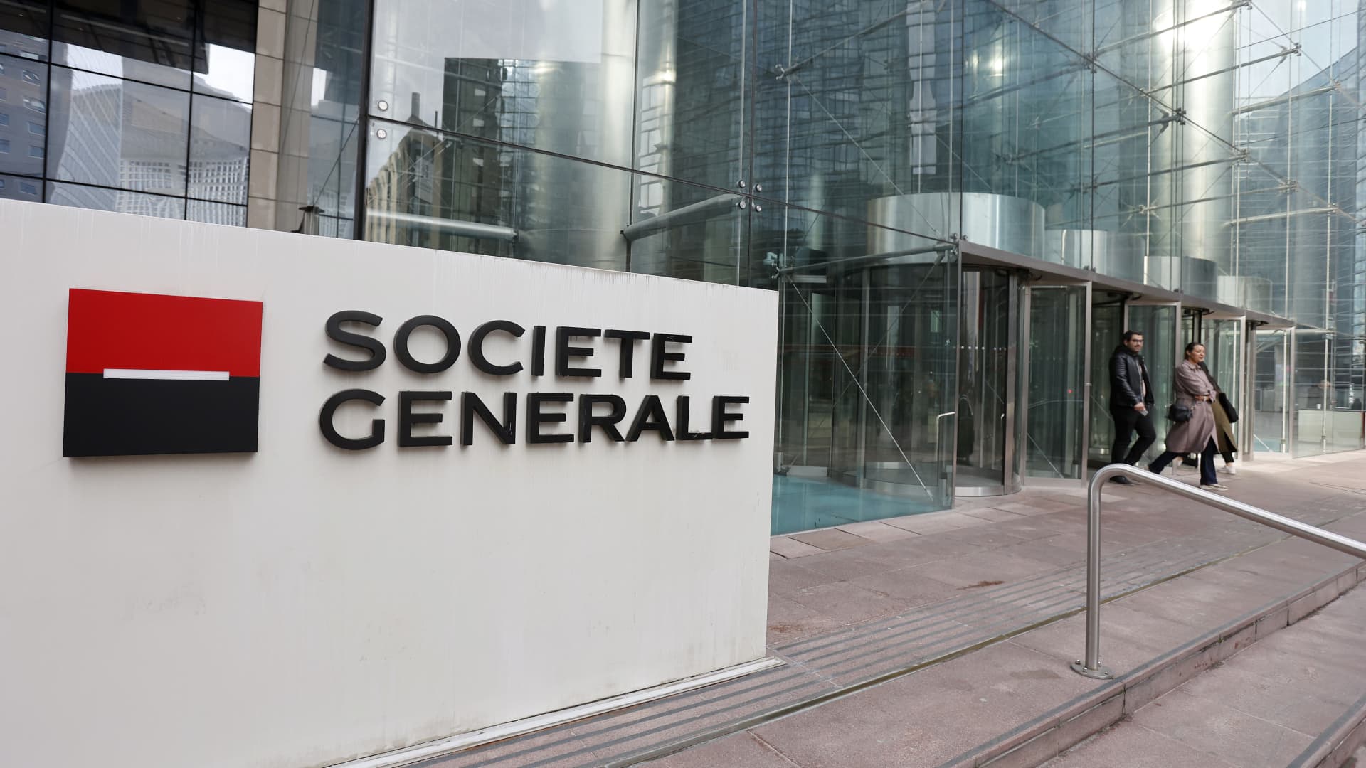 societe-generale’s-investment-bank-limits-first-quarter-profit-plunge