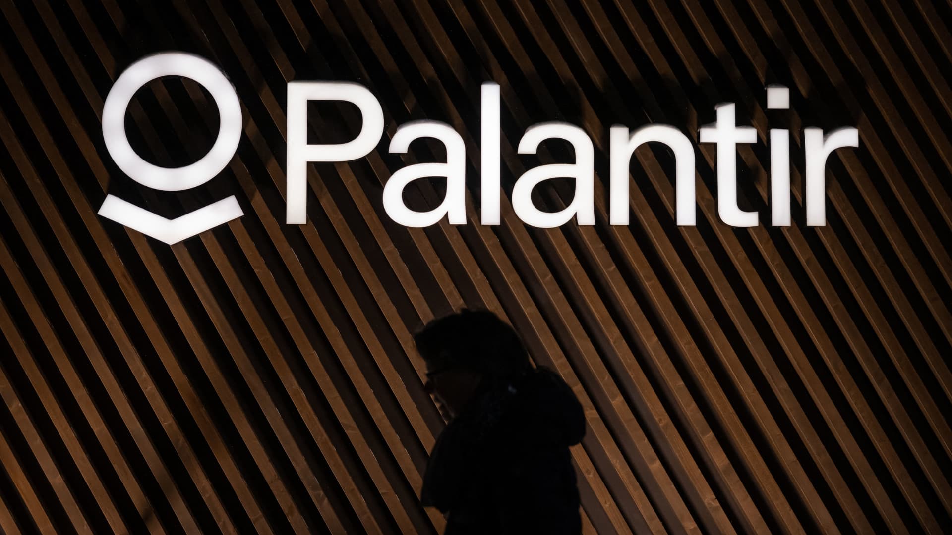 stocks-making-the-biggest-moves-after-hours:-palantir-technologies,-lucid-group-and-more