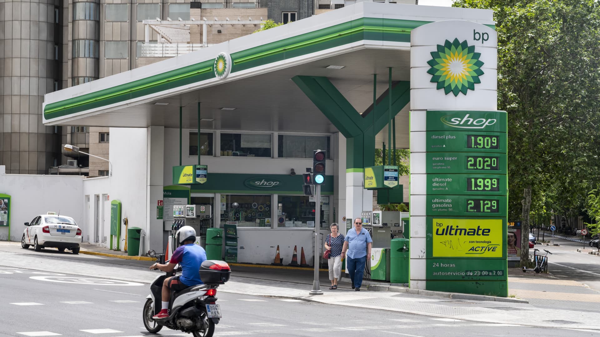 bp-misses-expectations-as-profits-slip-on-weaker-oil-and-gas-prices