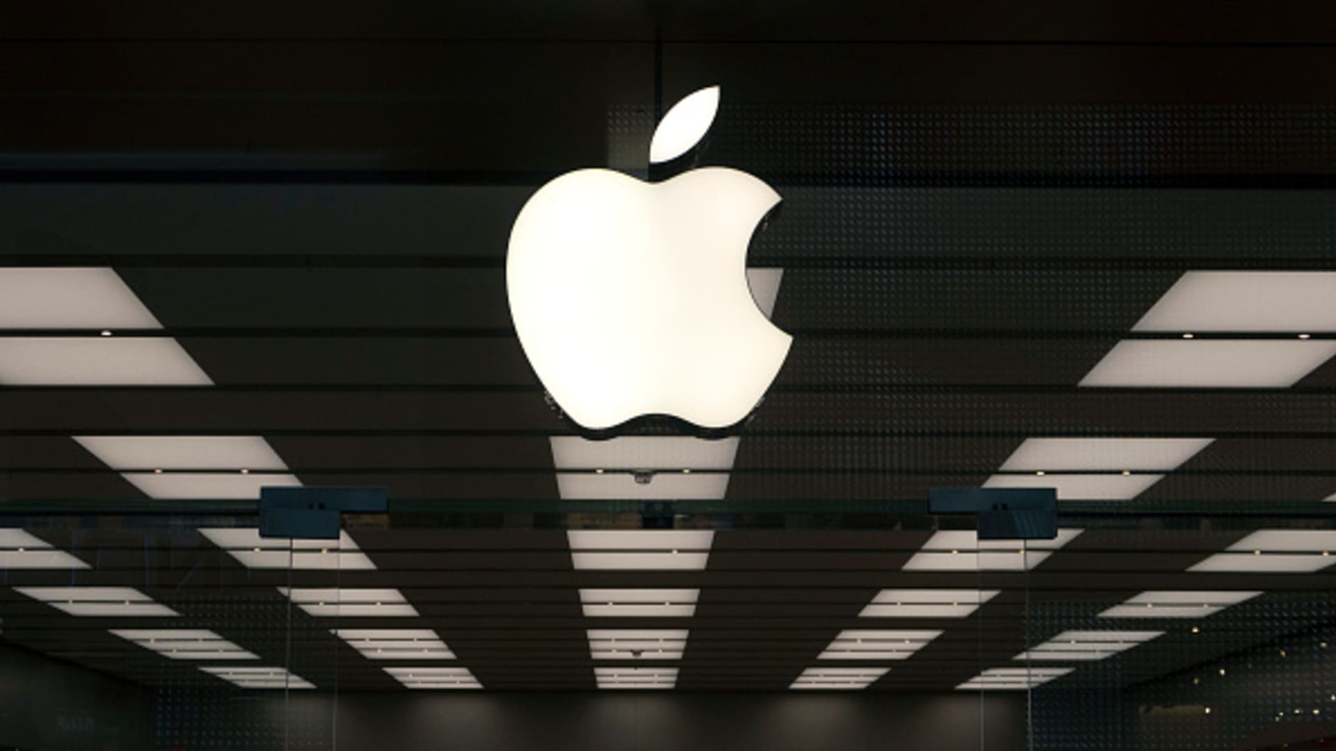 how-apple’s-record-$100-billion-plus-stock-buyback-benefits-shareholders