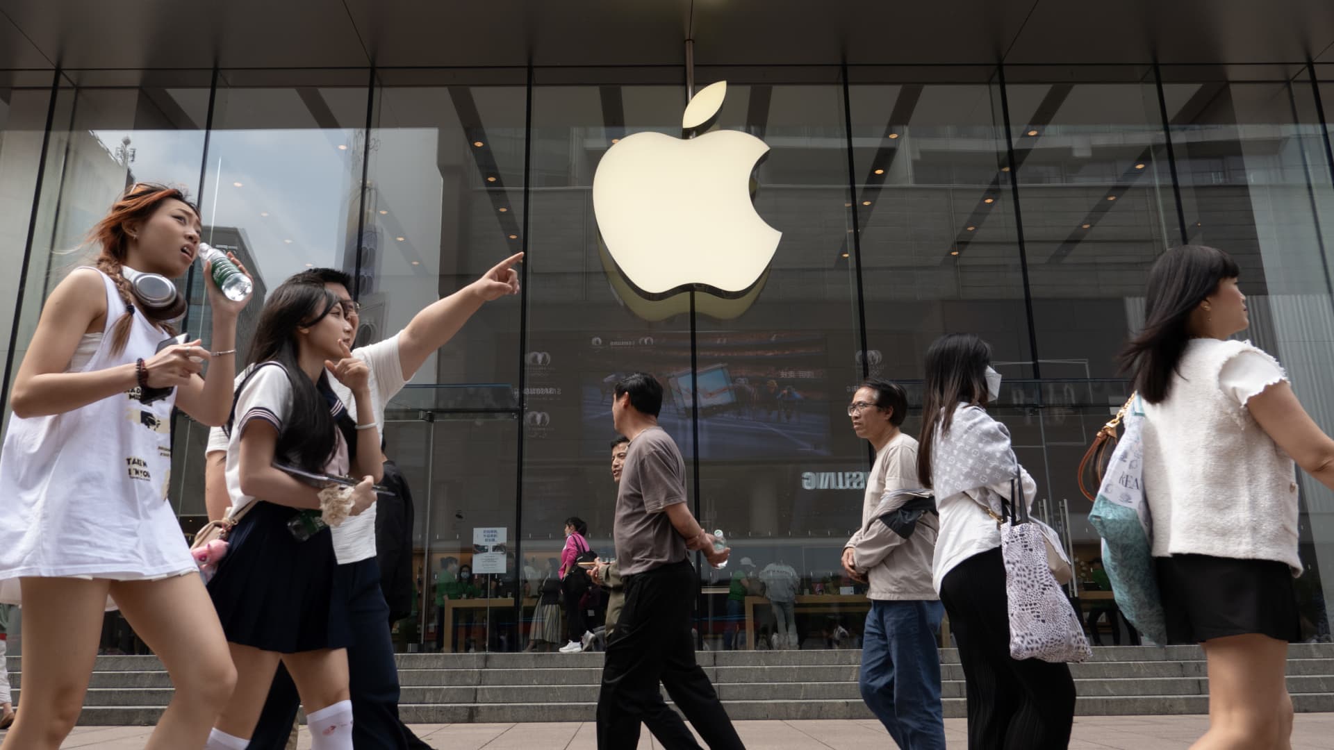 apple’s-iphone-shipments-to-china-surged-in-april.-jim-cramer-says-there’s-more-to-the-story