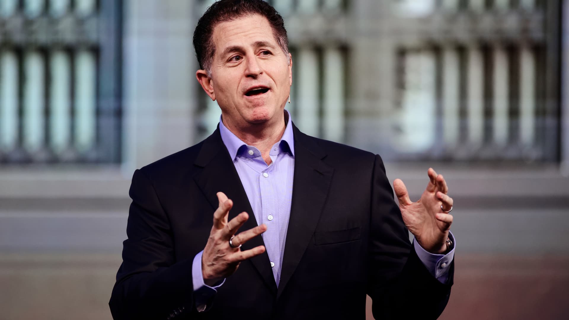 dell-shares-fall-despite-growing-ai-server-business