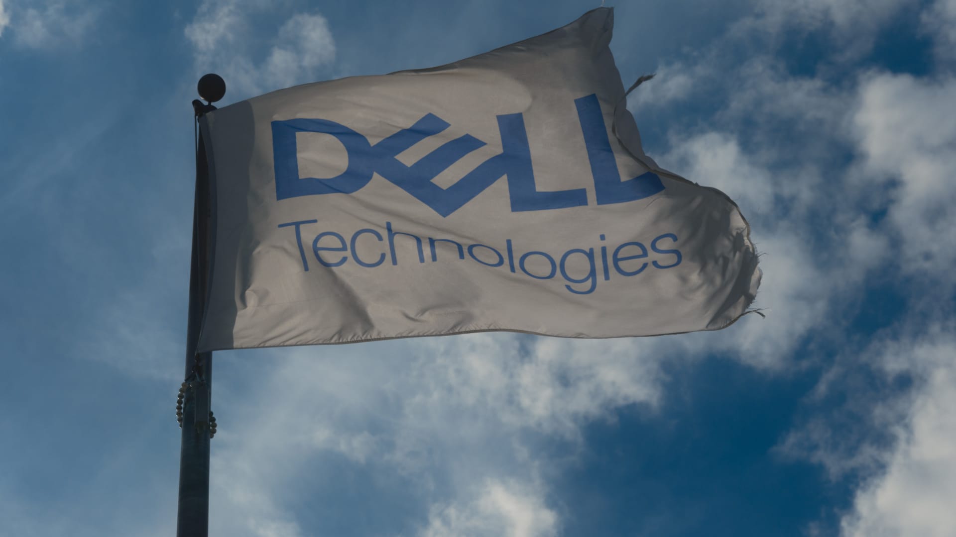 stocks-making-the-biggest-moves-after-hours:-dell-technologies,-mongodb,-zscaler,-gap-and-more