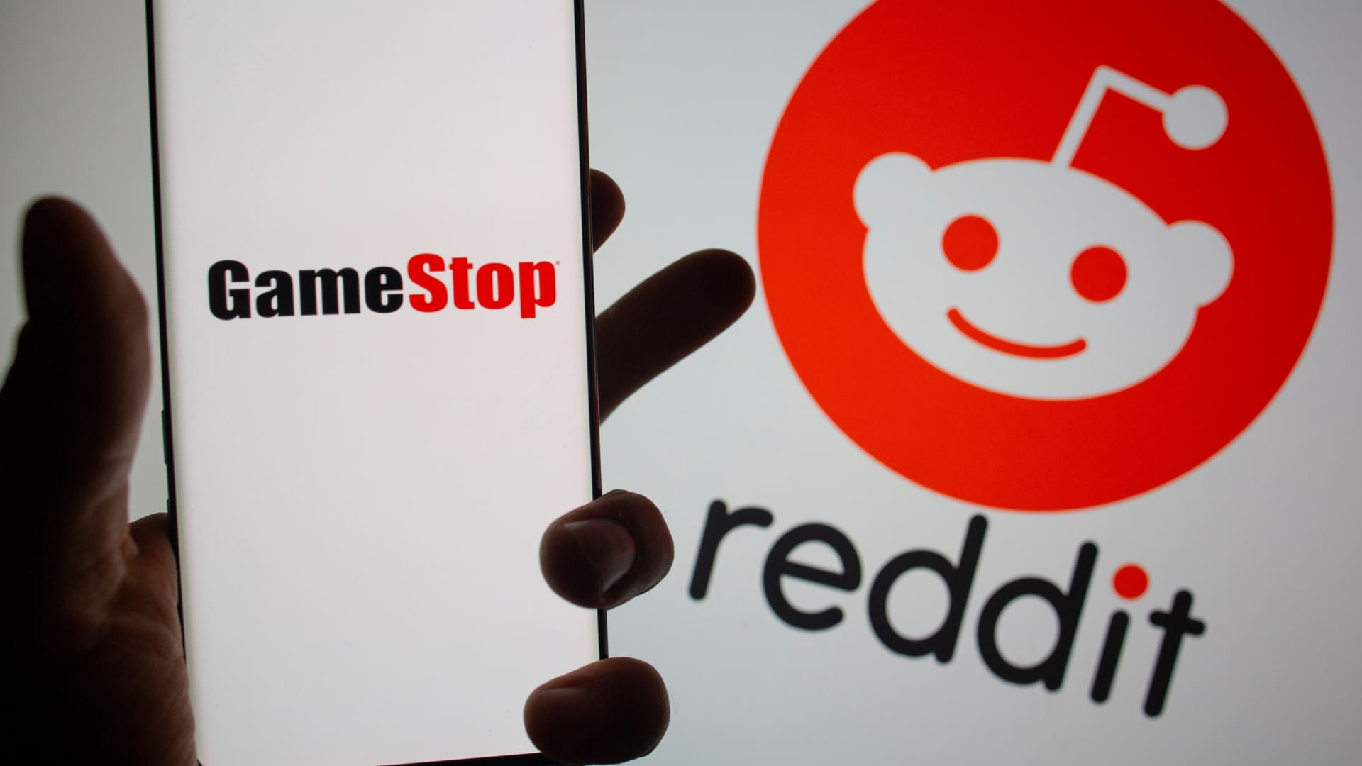 gamestop-shares-surge-as-‘roaring-kitty’-trader-posts-account-showing-$116-million-position