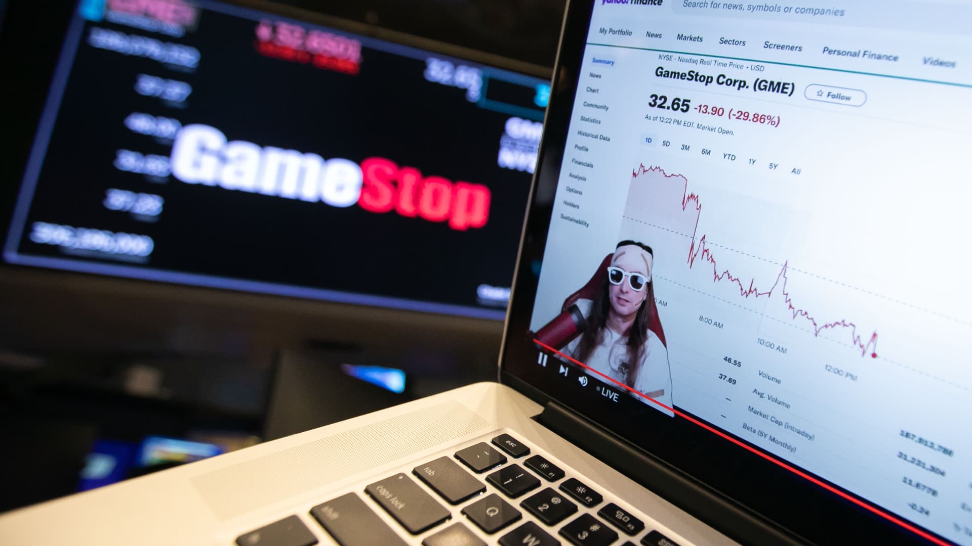 gamestop-shares-slide-16%-following-friday’s-40%-sell-off