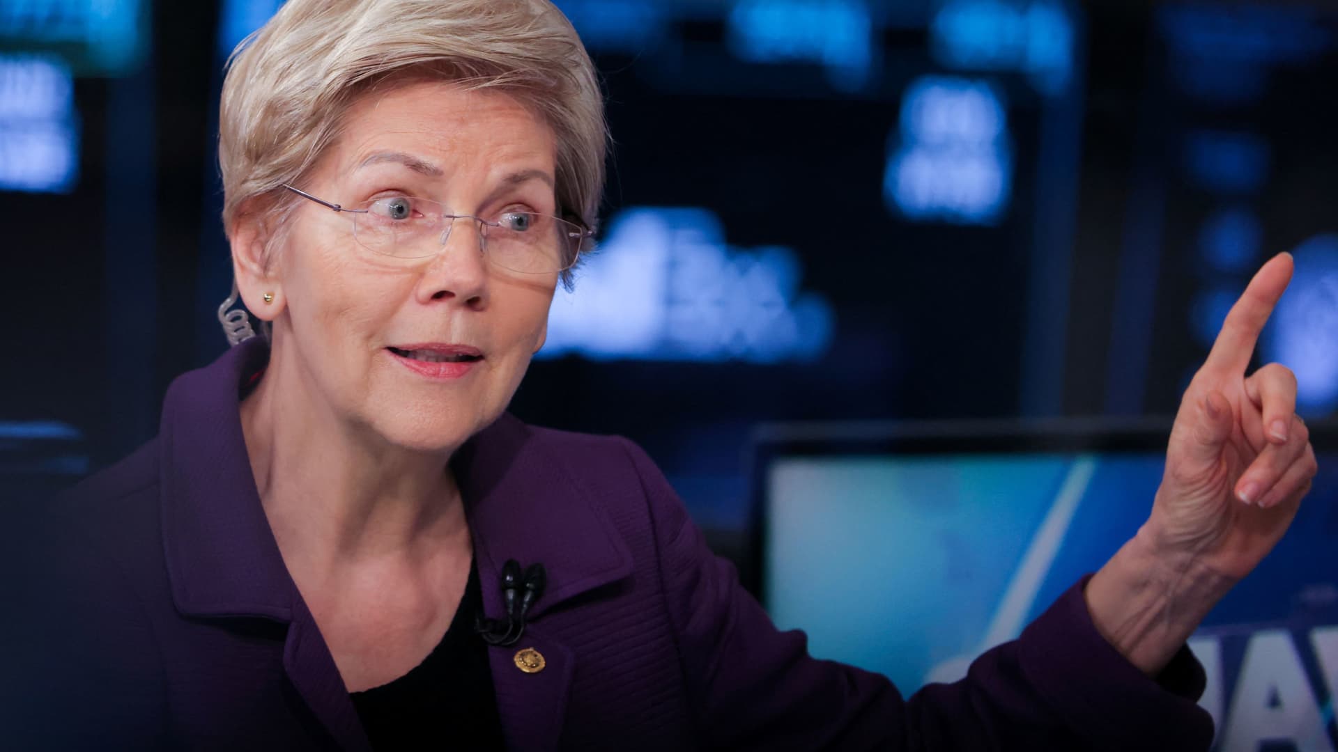 sen.-warren-warns-powell-against-weakening-banking-regulations:-‘do-your-job’