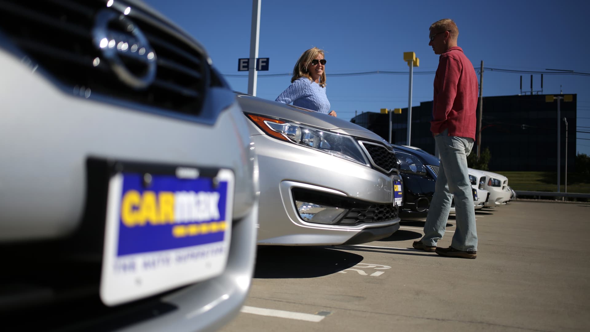 used-car-retailer-carmax-posts-33%-drop-in-first-quarter-profit