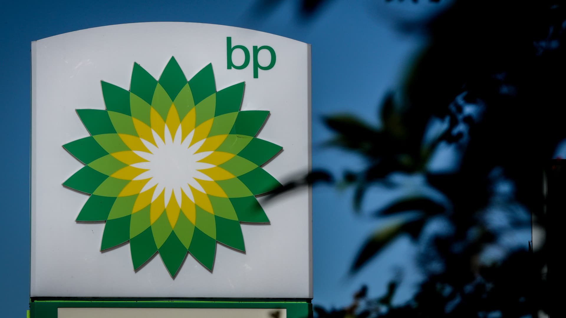 bp-shares-drop-3%-after-warning-of-up-to-$2-billion-impairment,-weak-refining-margins