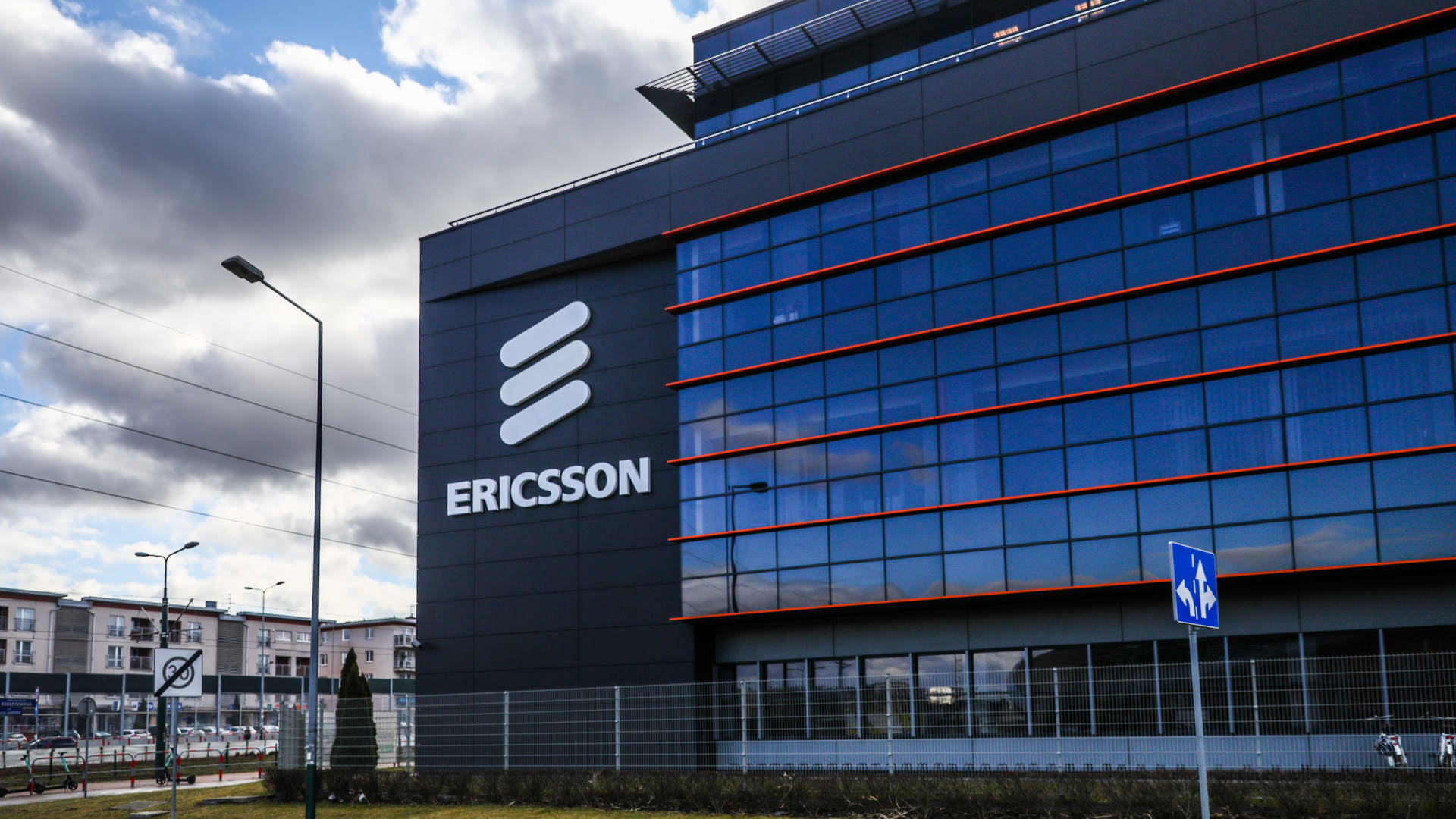 ericsson-shares-jump-6%-as-sales-fall-less-than-expected,-north-america-returns-to-growth