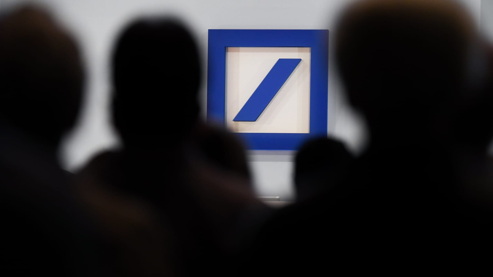 deutsche-bank-criticized-by-german-regulator-for-financial-reporting-error