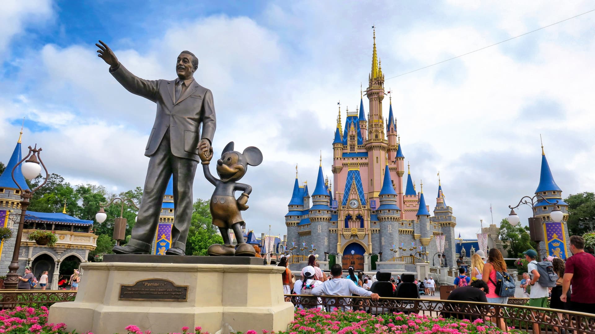 disney-slides-on-concerns-about-its-theme-parks.-that-should-not-be-a-surprise