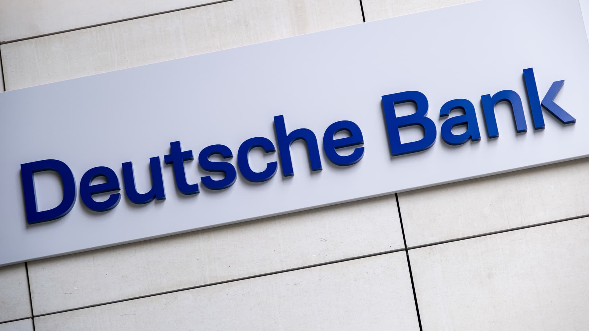 deutsche-bank-snaps-15-quarter-profit-streak-on-postbank-lawsuit-provision