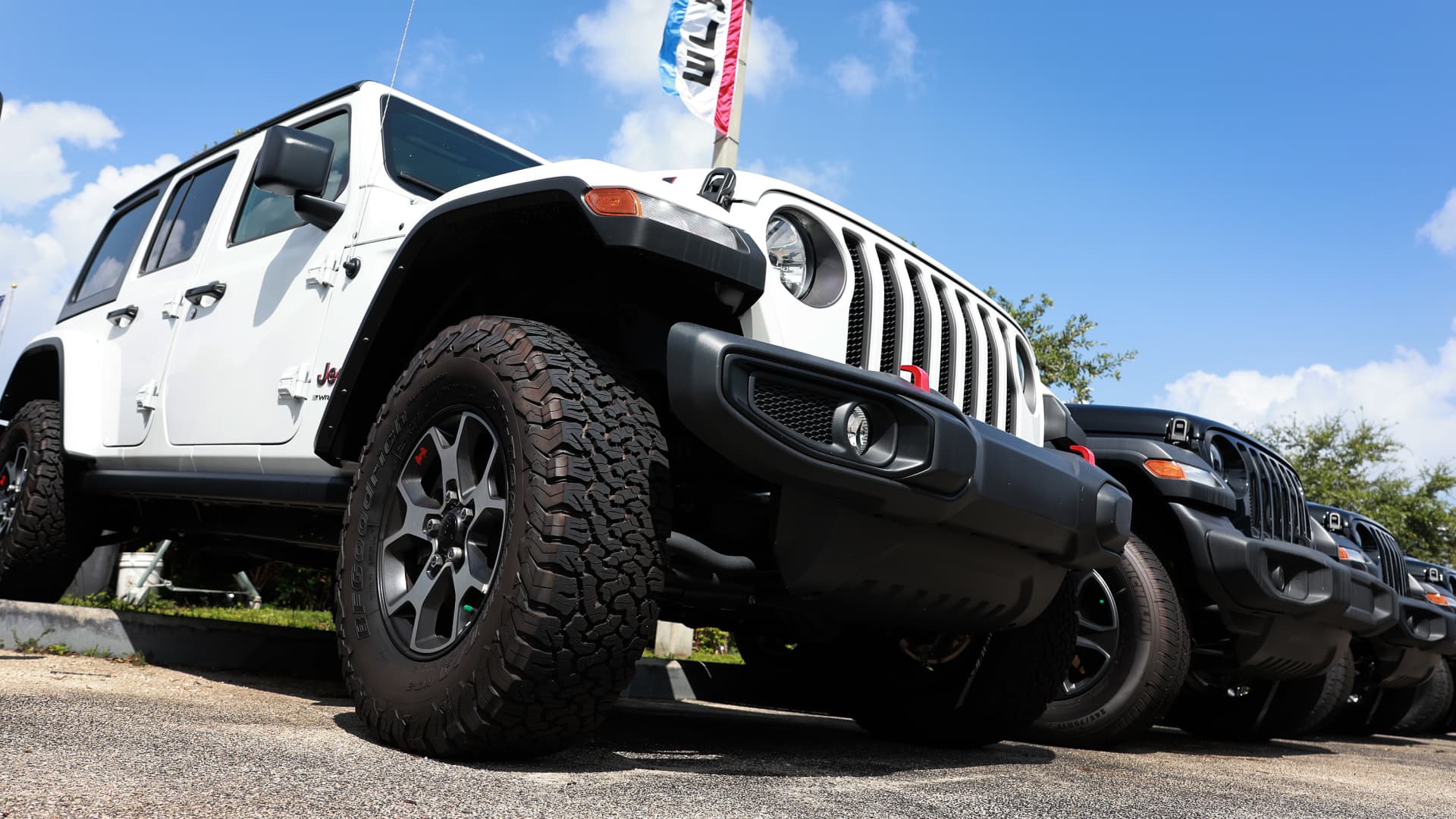 jeep,-dodge-maker-stellantis-reports-48%-drop-in-first-half-net-profit-on-weak-us.-sales