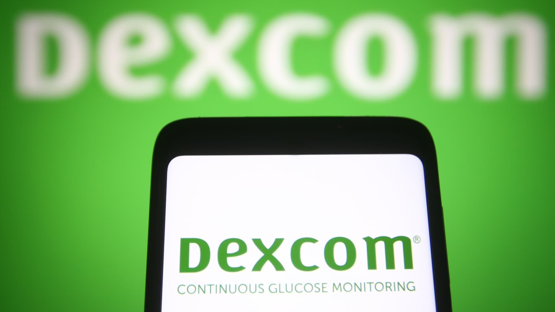 dexcom-shares-plummet-almost-40%-after-company-misses-on-revenue,-lowers-guidance