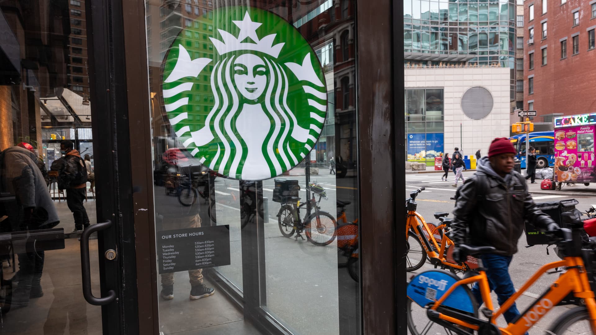 starbucks’-turnaround-takes-an-encouraging-step-forward.-here’s-what-we-what-to-see-next