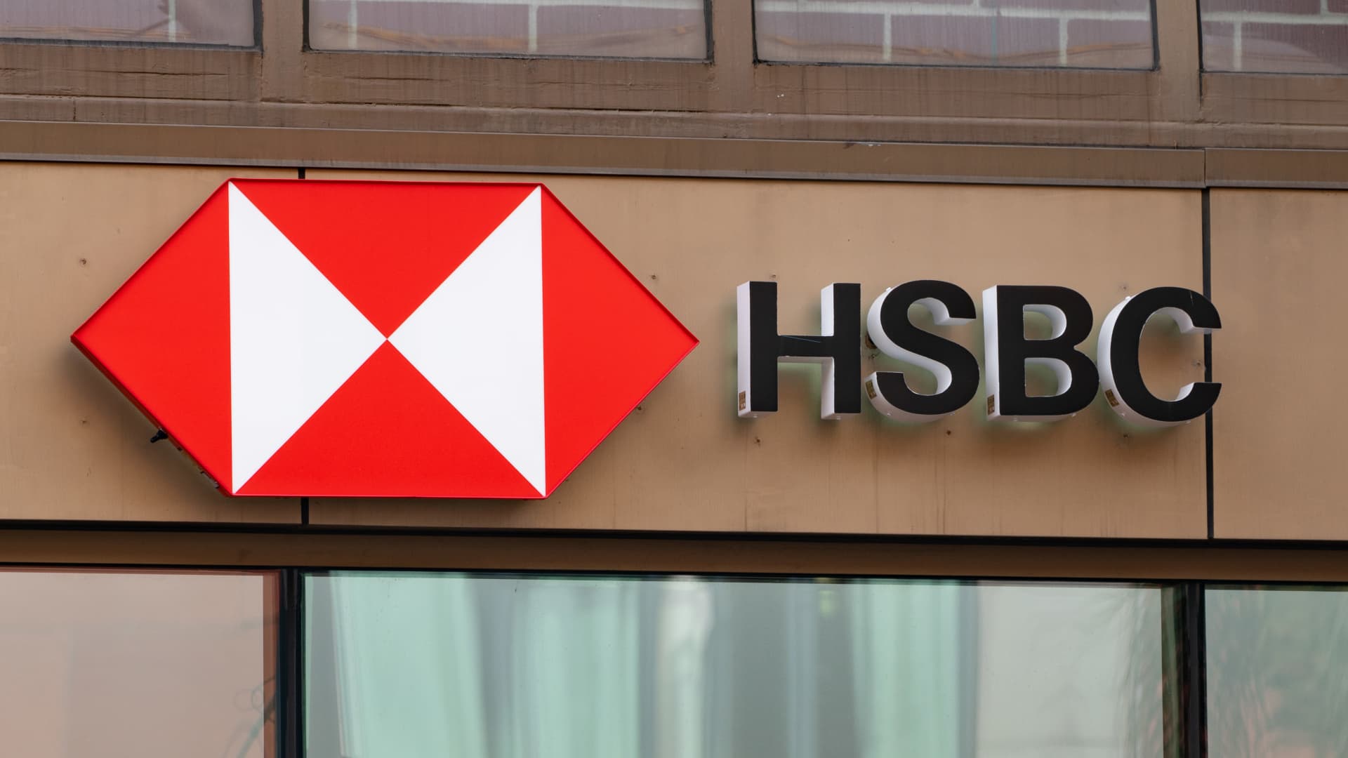 hsbc-rises-3%-in-hong-kong-after-profit-beat,-share-buyback-announcement