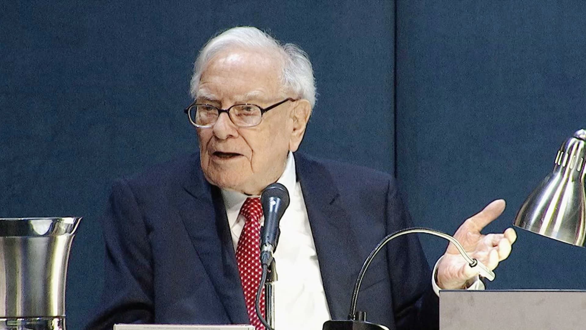 buffett’s-berkshire-sells-$3.8-billion-worth-of-bank-of-america-in-12-day-selling-spree