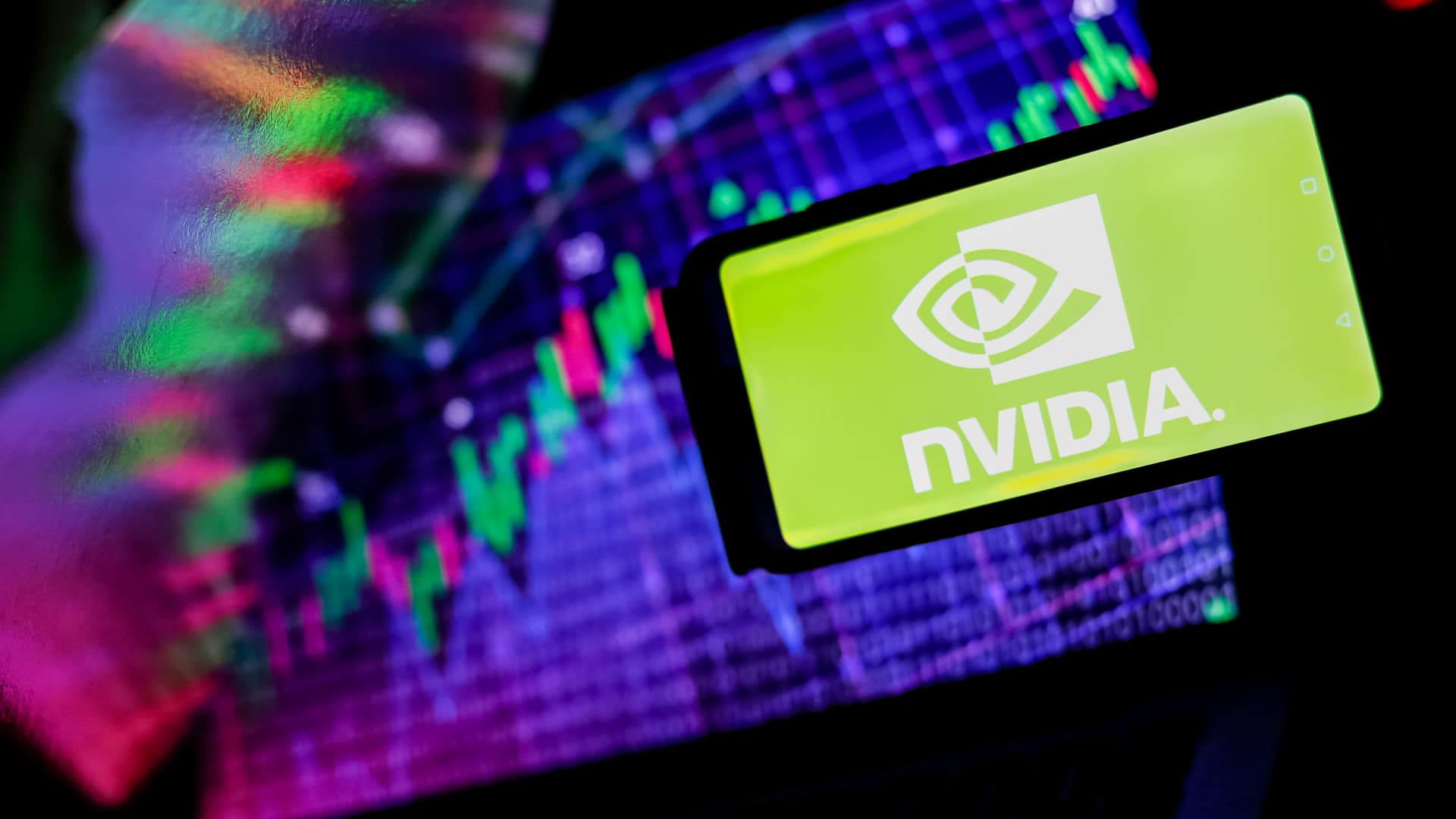 stocks-making-the-biggest-moves-premarket:-nvidia,-apple,-kellanova-and-more