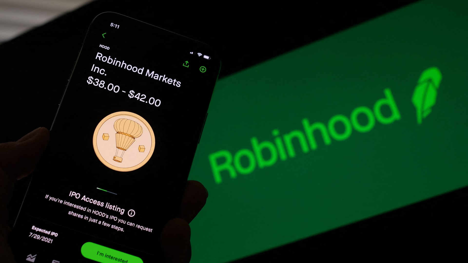 stocks-making-the-biggest-moves-midday:-robinhood,-nvidia,-intel-and-more