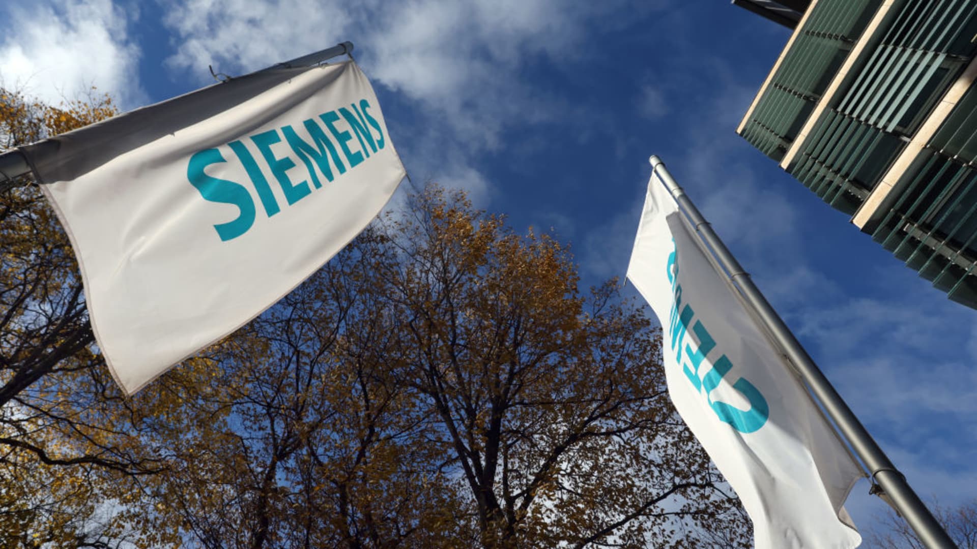 siemens-earnings-beat-estimates-on-strong-demand-for-electrification,-software