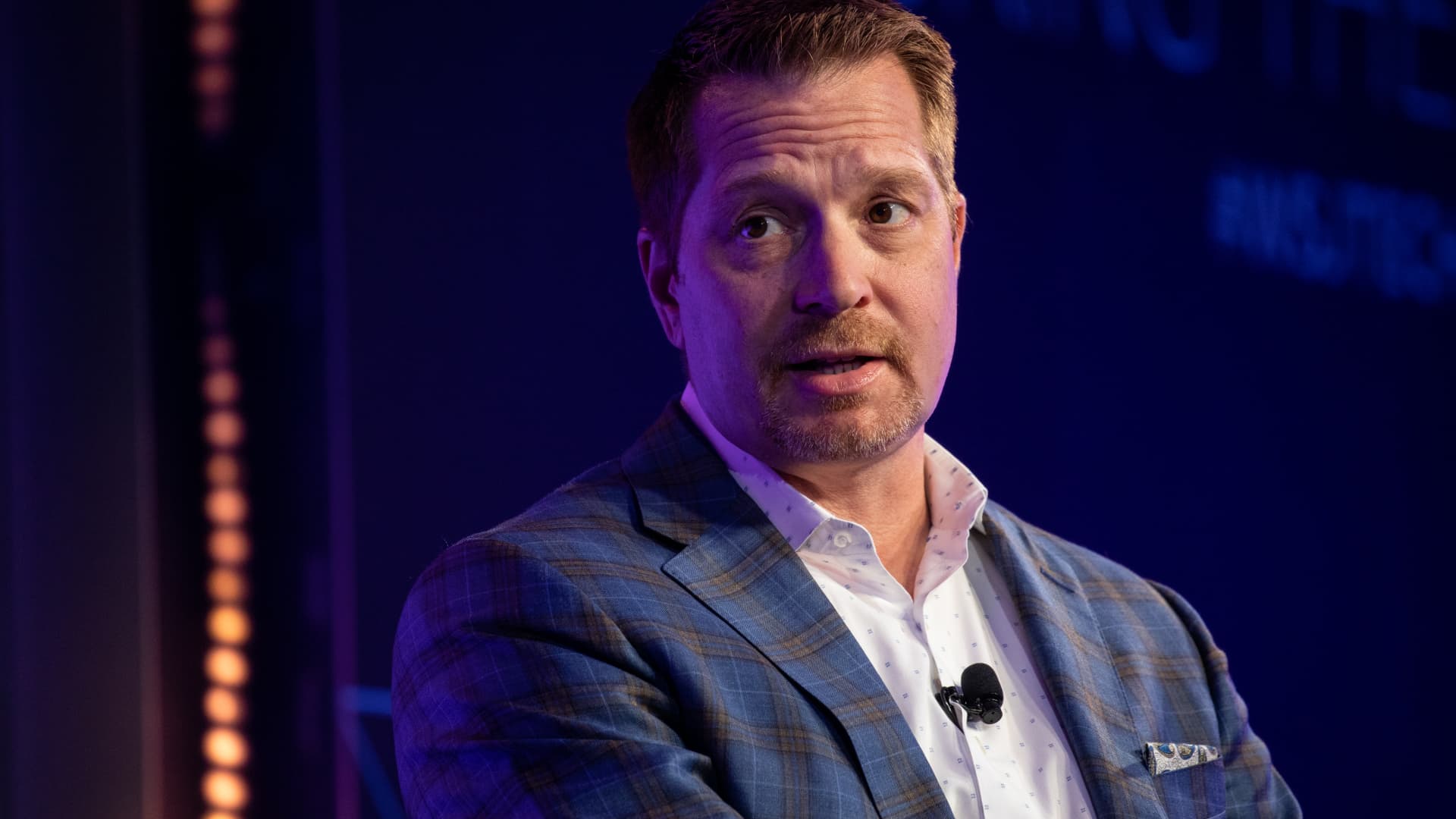 crowdstrike-beats-quarterly-consensus-but-lowers-full-year-guidance