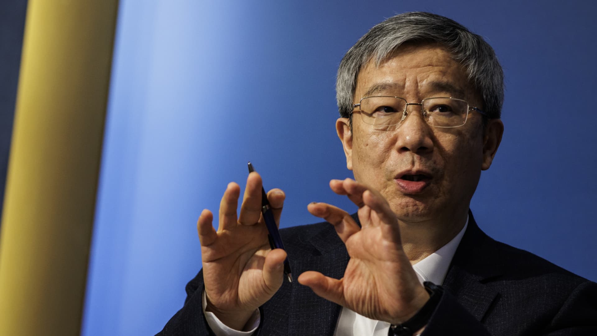 china-should-focus-on-fighting-deflationary-pressure,-former-central-bank-governor-says