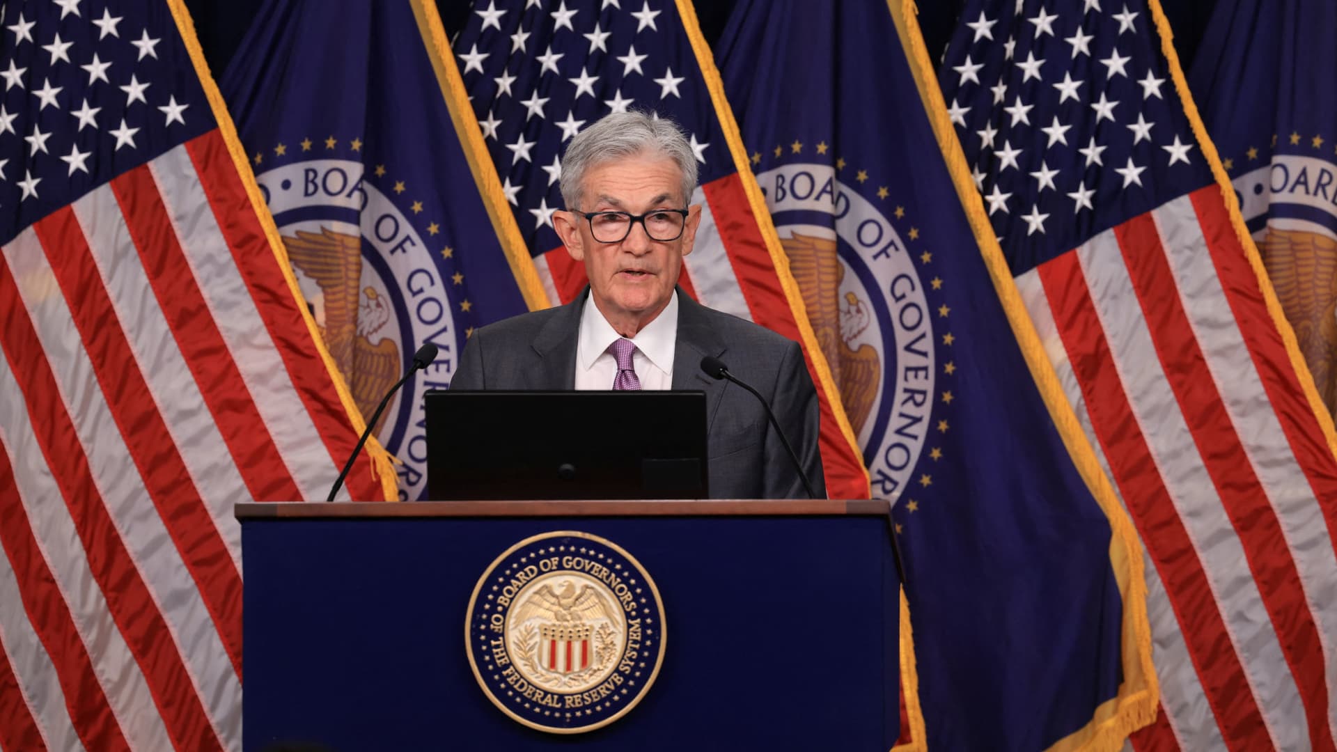 the-fed-forecasts-lowering-rates-by-another-half-point-before-the-year-is-out