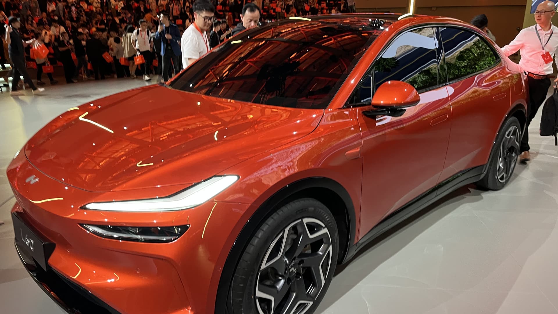 tesla’s-chinese-rival-nio-cuts-price-for-new-onvo-branded-car