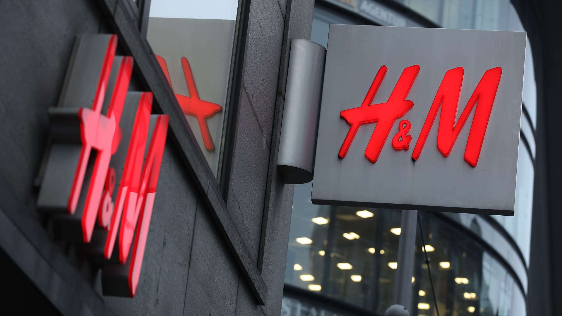 h&m-shares-tumble-7%-on-profit-miss-and-scrapped-margin-target