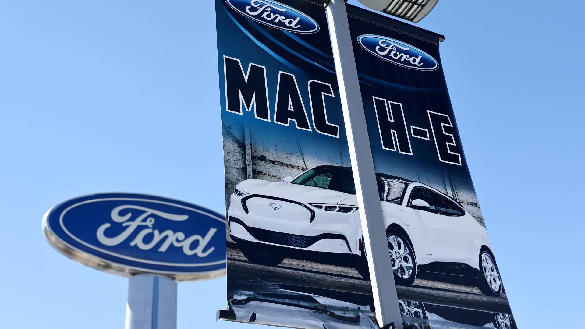 ford’s-third-quarter-sales-up-0.7%-as-gm-overtakes-it-in-evs