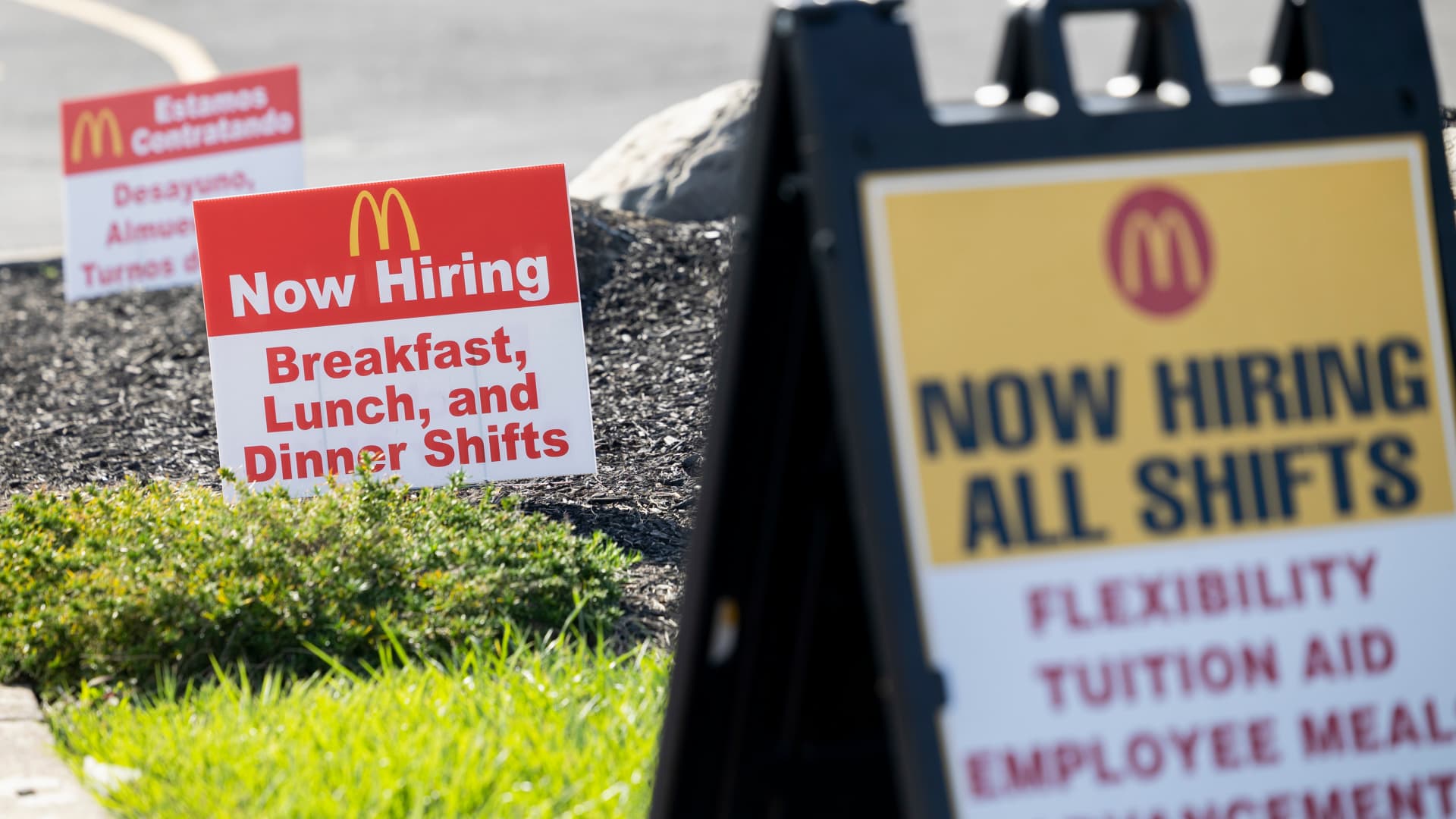 us.-job-creation-roared-higher-in-september-as-payrolls-surged-by-254,000