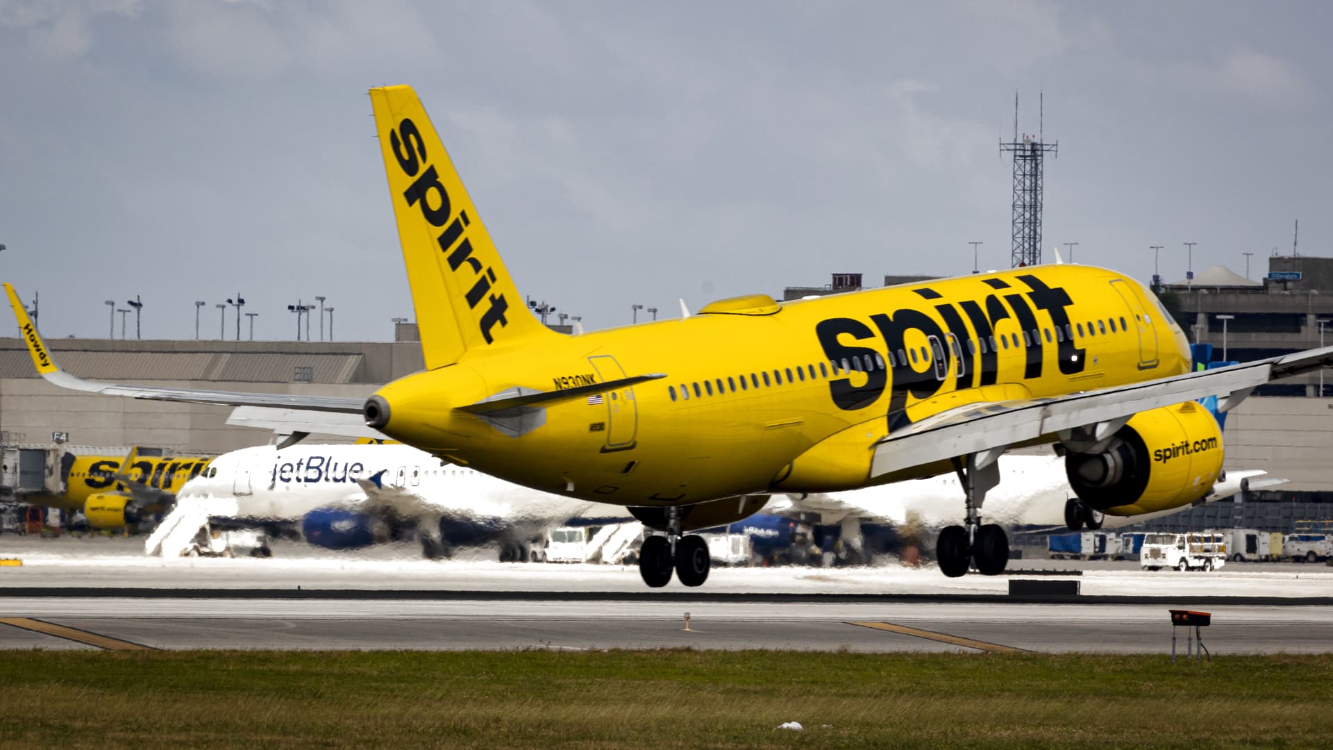 stocks-making-the-biggest-moves-premarket:-spirit-airlines,-summit-therapeutics,-rivian-and-more