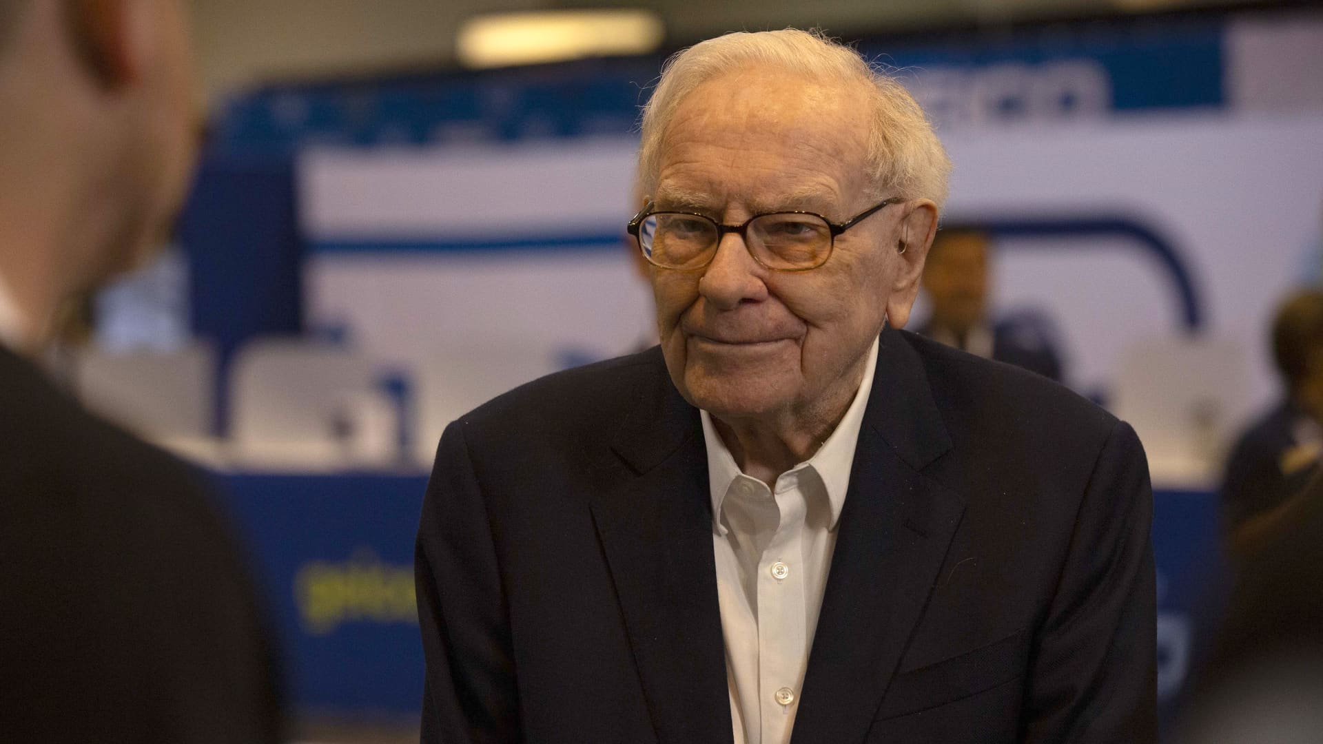 berkshire-slashes-bank-of-america-stake-to-under-10%,-no-longer-required-to-disclose-frequently