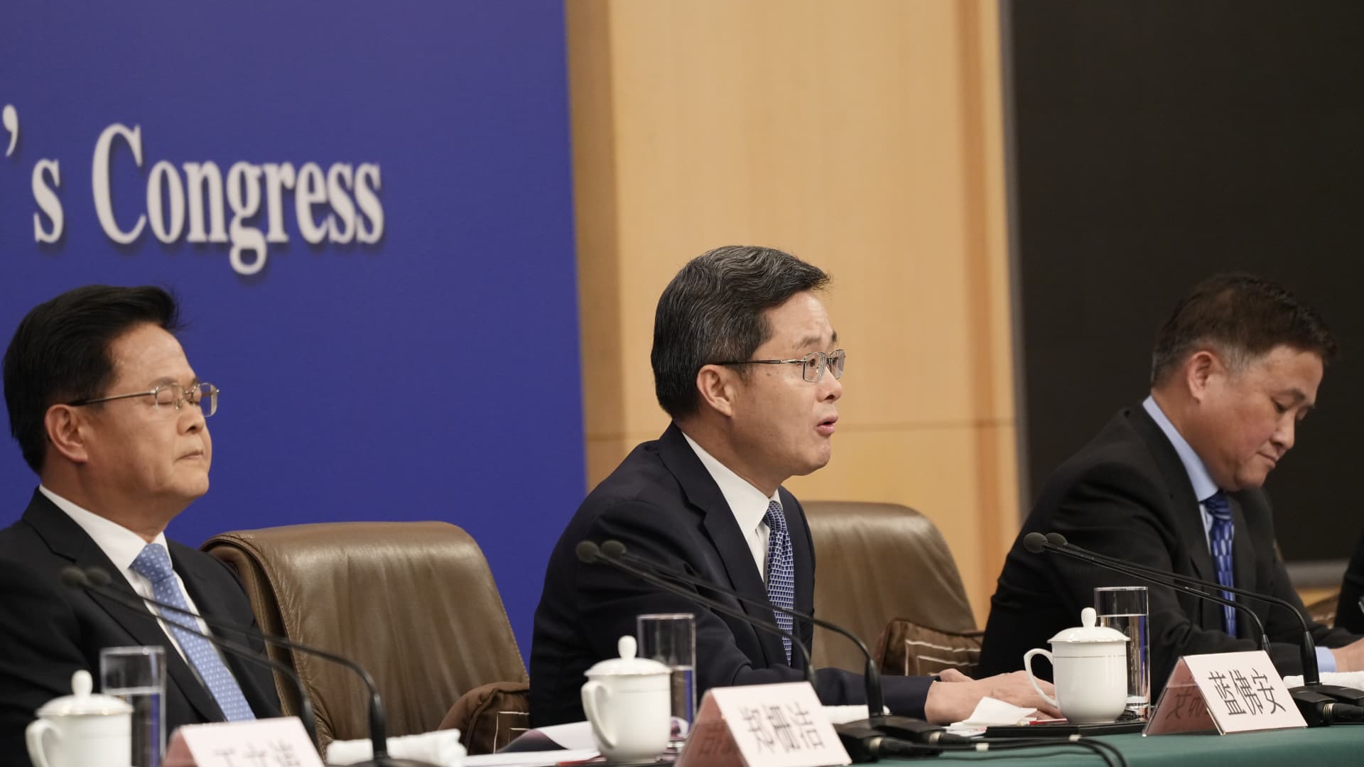 chinese-finance-minister-hints-at-increasing-the-deficit-at-highly-anticipated-briefing