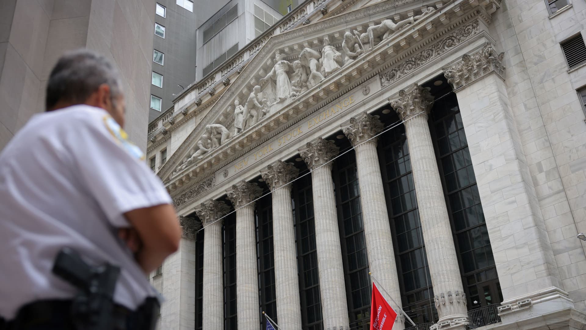 pro-palestine-protestors-cause-disturbance-outside-the-new-york-stock-exchange