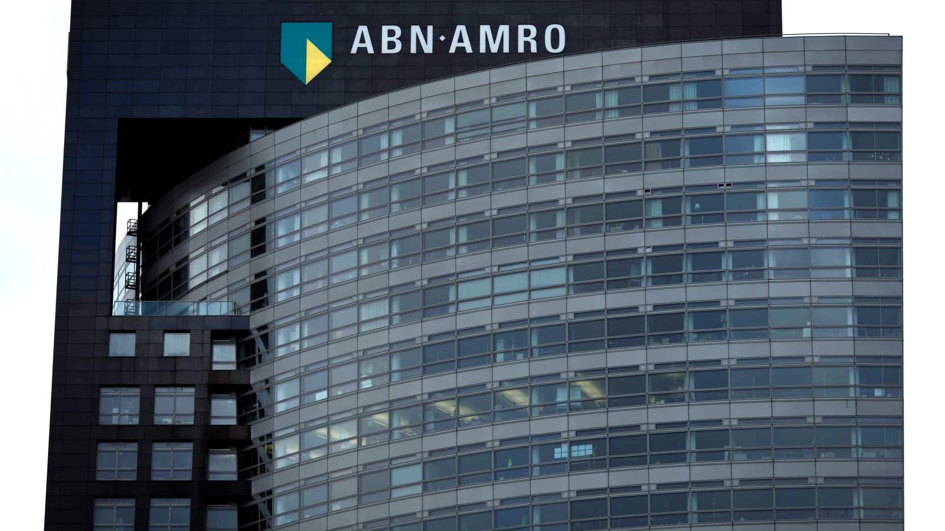 dutch-government-to-reduce-its-stake-in-abn-amro-by-a-quarter