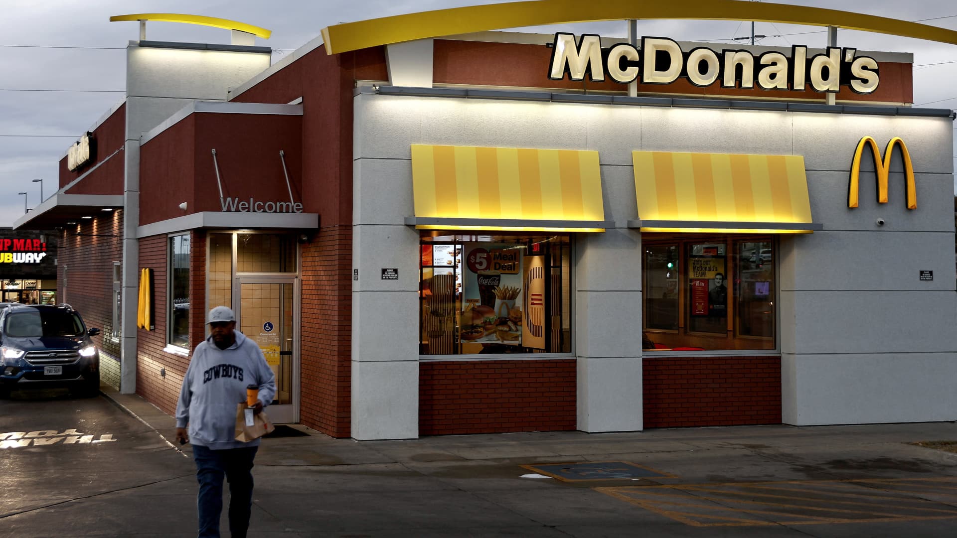 cdc-told-mcdonald’s-about-potential-e.-coli-outbreak-late-last-week