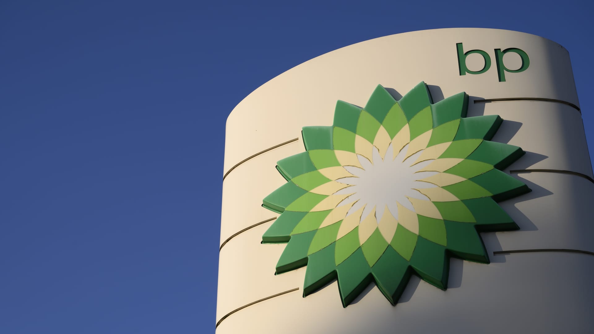 british-oil-giant-bp-posts-$2.3-billion-in-third-quarter-profit,-beating-expectations