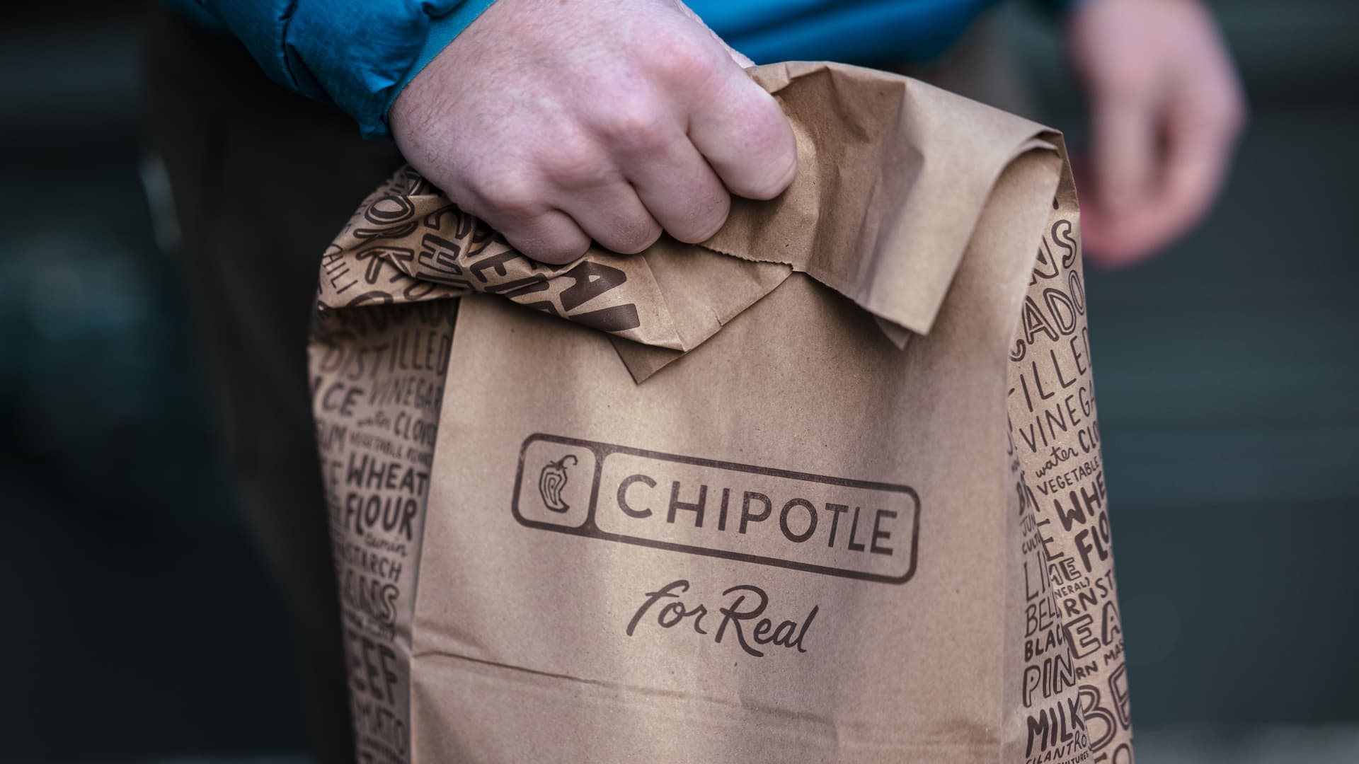 chipotle-misses-revenue-estimates-as-same-store-sales-growth-disappoints