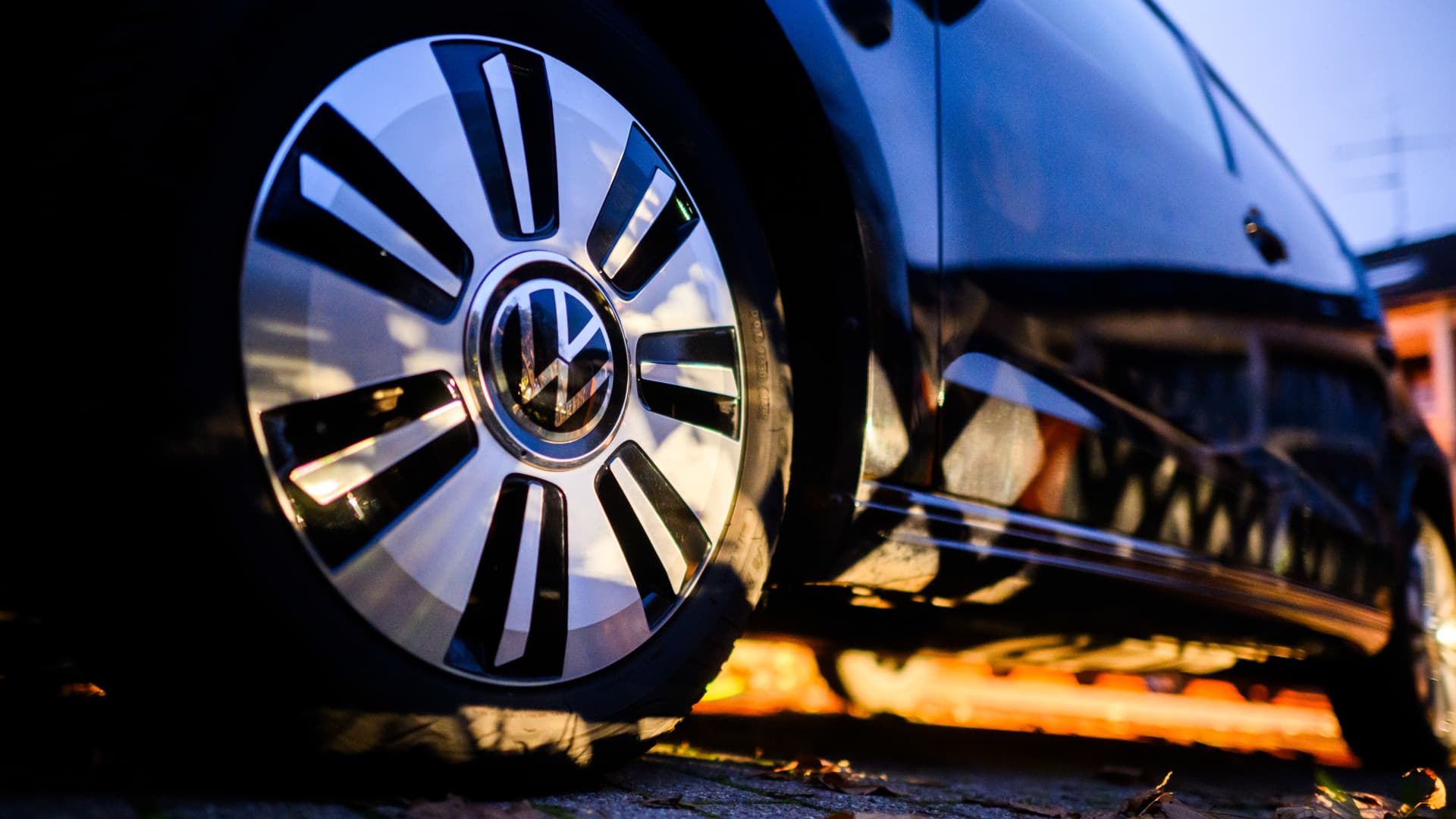 volkswagen-profit-plunges-42%-in-third-quarter-amid-sweeping-overhaul-plans