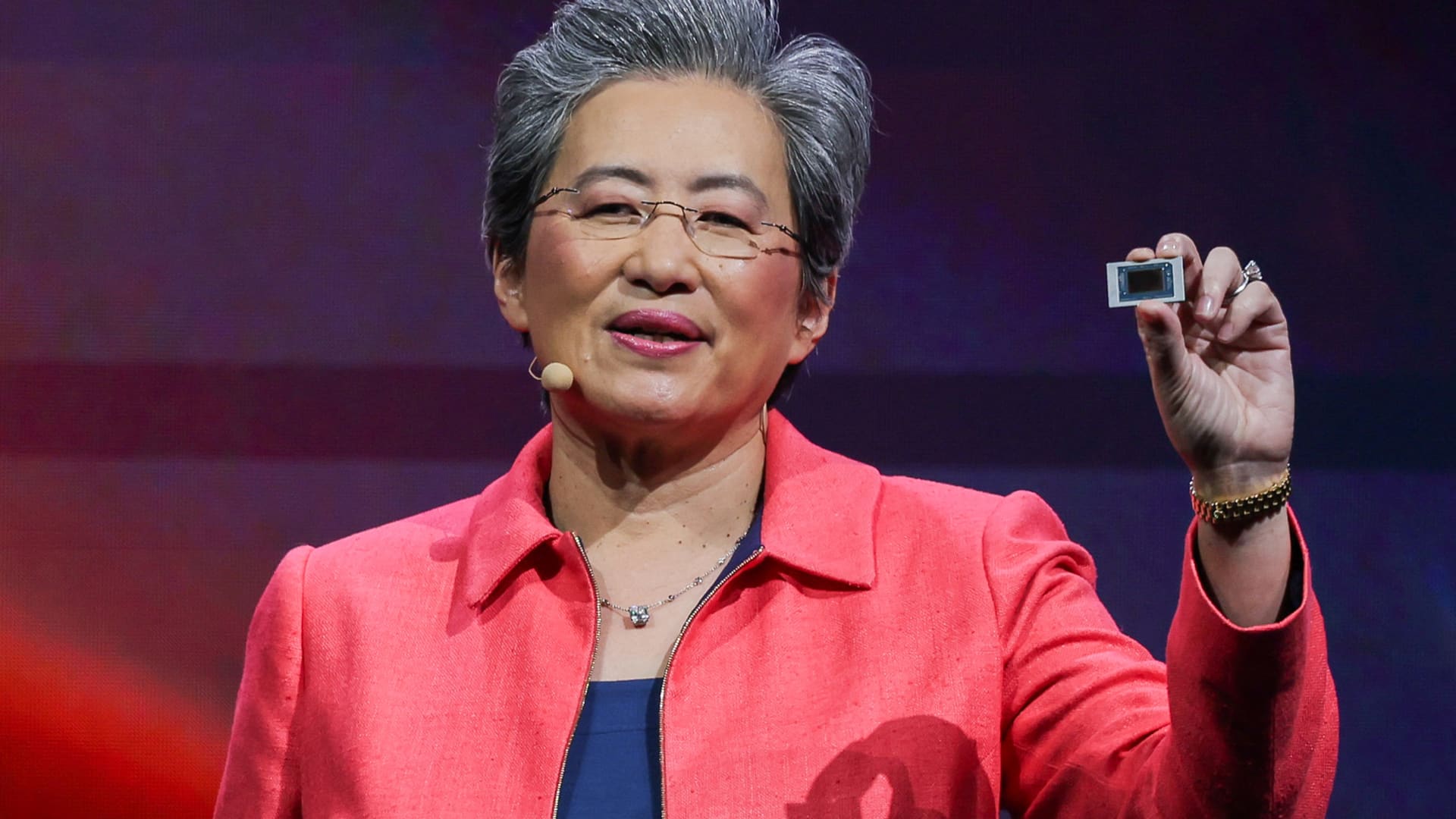 amd-shares-fall-as-forecast-fails-to-impress-despite-strong-ai-growth